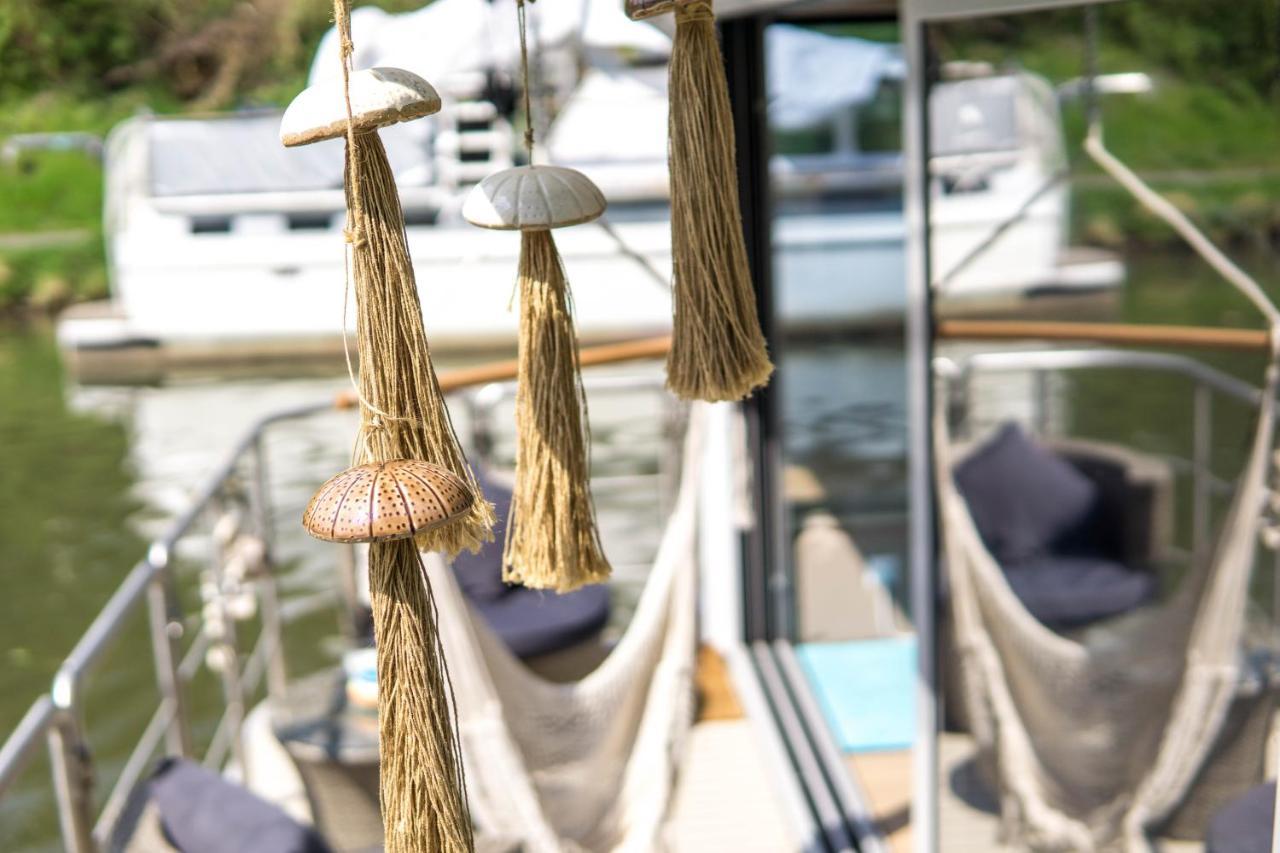 Hausboot Schleuseninsel Botel